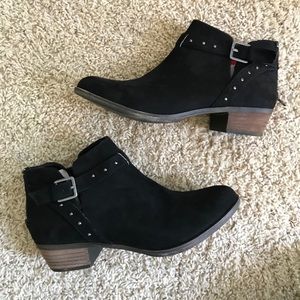 NWT Abound black booties